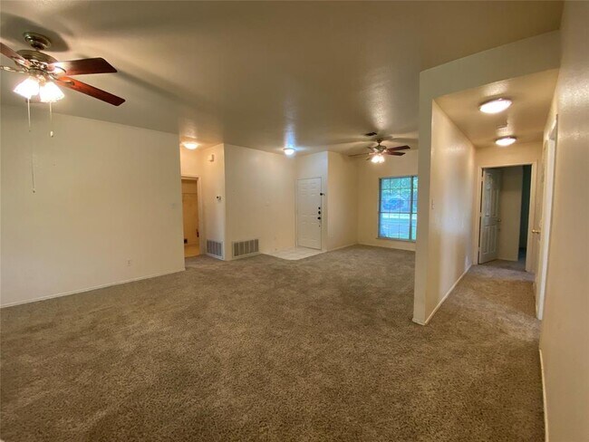 Building Photo - 2402 Hallie Ln