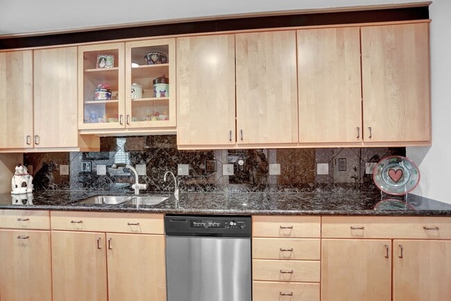 Building Photo - Beautiful Home in Southeast Denver