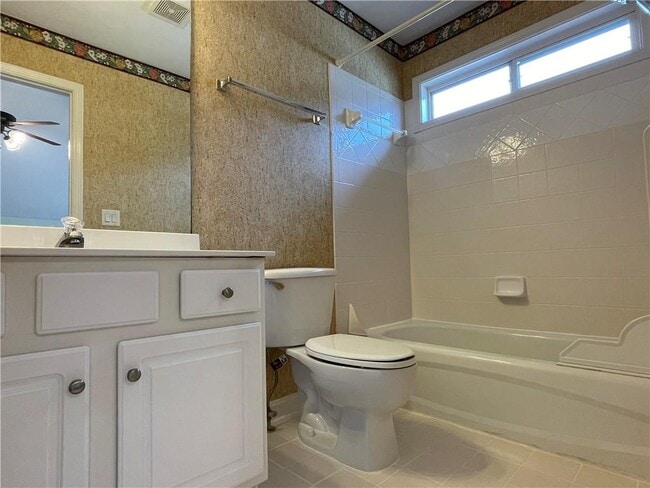 Building Photo - 245 Gladeside Path