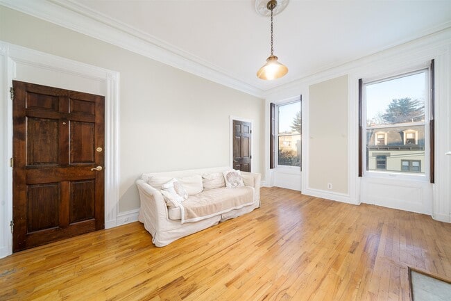 Primary Photo - 828 Hudson St