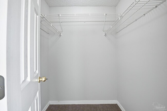Building Photo - 3212 Fernwood Dr