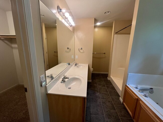 Building Photo - 3806 Snow Leopard Dr