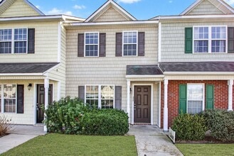 Building Photo - 2 Bed Townhome In Desirable Carolina Forest!