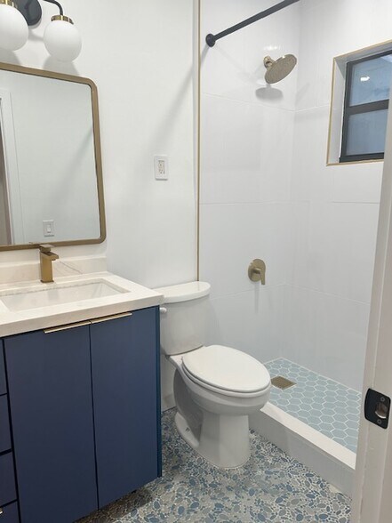 BATHROOM - 14420 NE 3rd Ct
