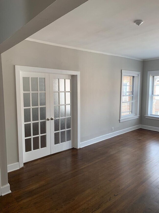 Building Photo - East Edgewater One Bed/One Bath ~ Heat Inc...
