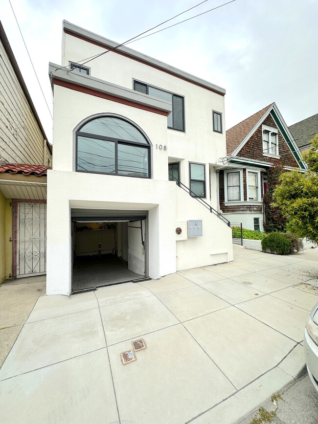 Building Photo - 108 Bosworth St