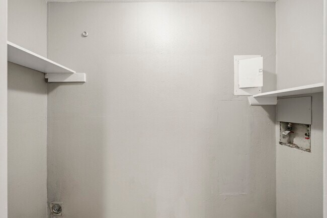 Building Photo - 4605 Orange Cir N