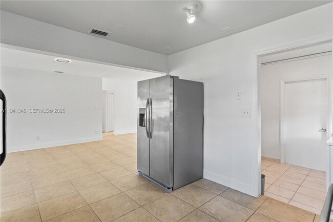 Building Photo - 3253 Pierce St