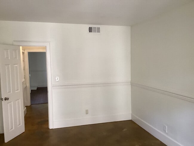 Building Photo - 431 Barnard St