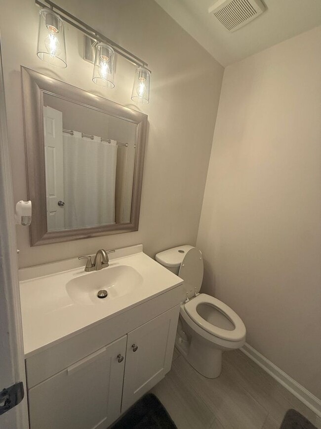 Building Photo - BeautifullyTownhome in Sought-After Indian Lakes * Ask Abut Our Zero Deposit*