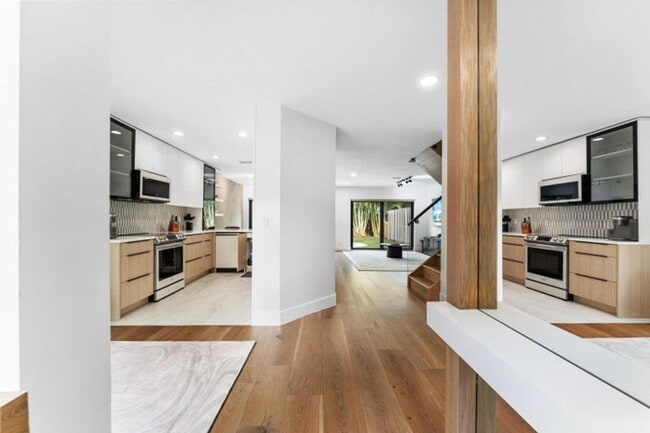 Building Photo - 5610 S Ocean Blvd