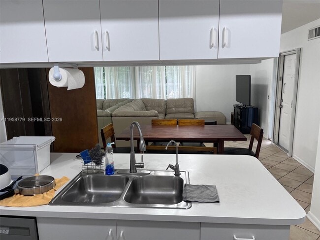 Building Photo - 125 Waterside Dr