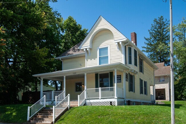 Primary Photo - 125 E 10th St