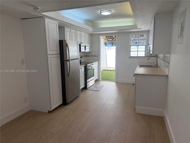 Building Photo - 1425 NE 56th St