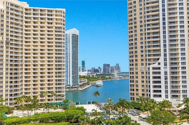 Building Photo - 540 Brickell Key Dr