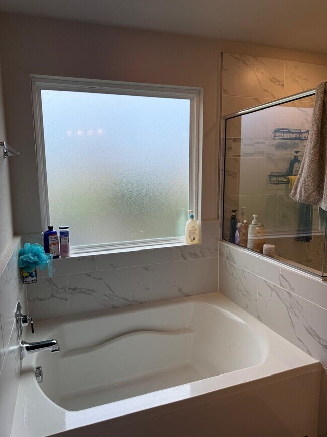 Building Photo - 740 Ft Leonard