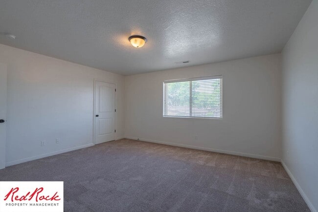 Building Photo - 2801 E 450 N