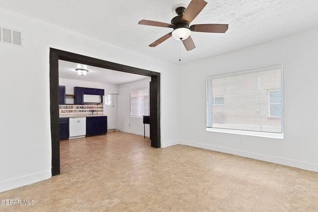 Building Photo - 325 Vista Hill Dr