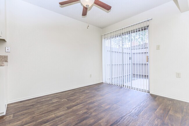 Building Photo - Walnut Park Apartments