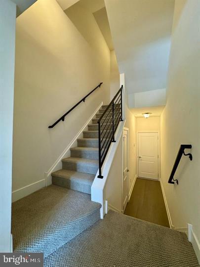 Building Photo - 906 Lakeview Ct
