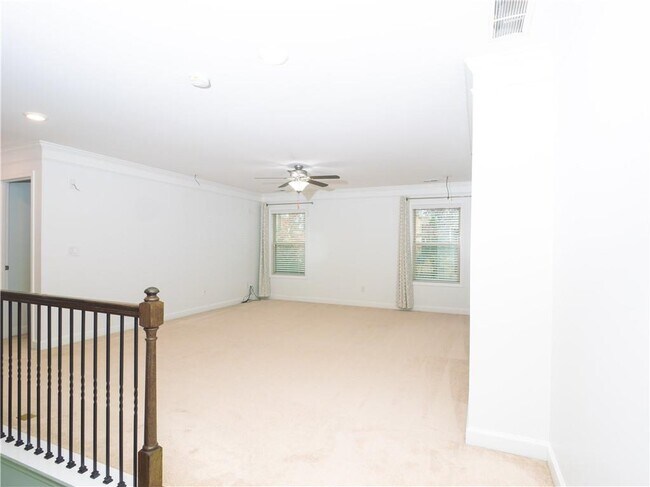 Building Photo - 4865 Alexandria Ave