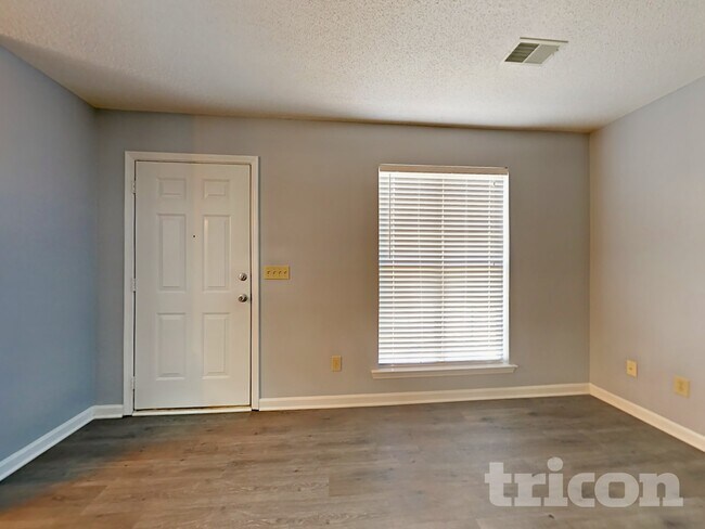 Building Photo - 22 Kingsway Rd