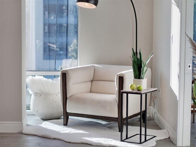 Building Photo - 525 E Jackson St