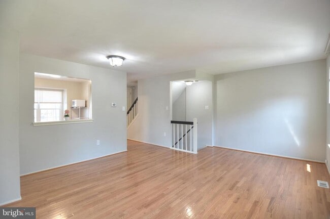 Building Photo - 3 Birdseye Ct