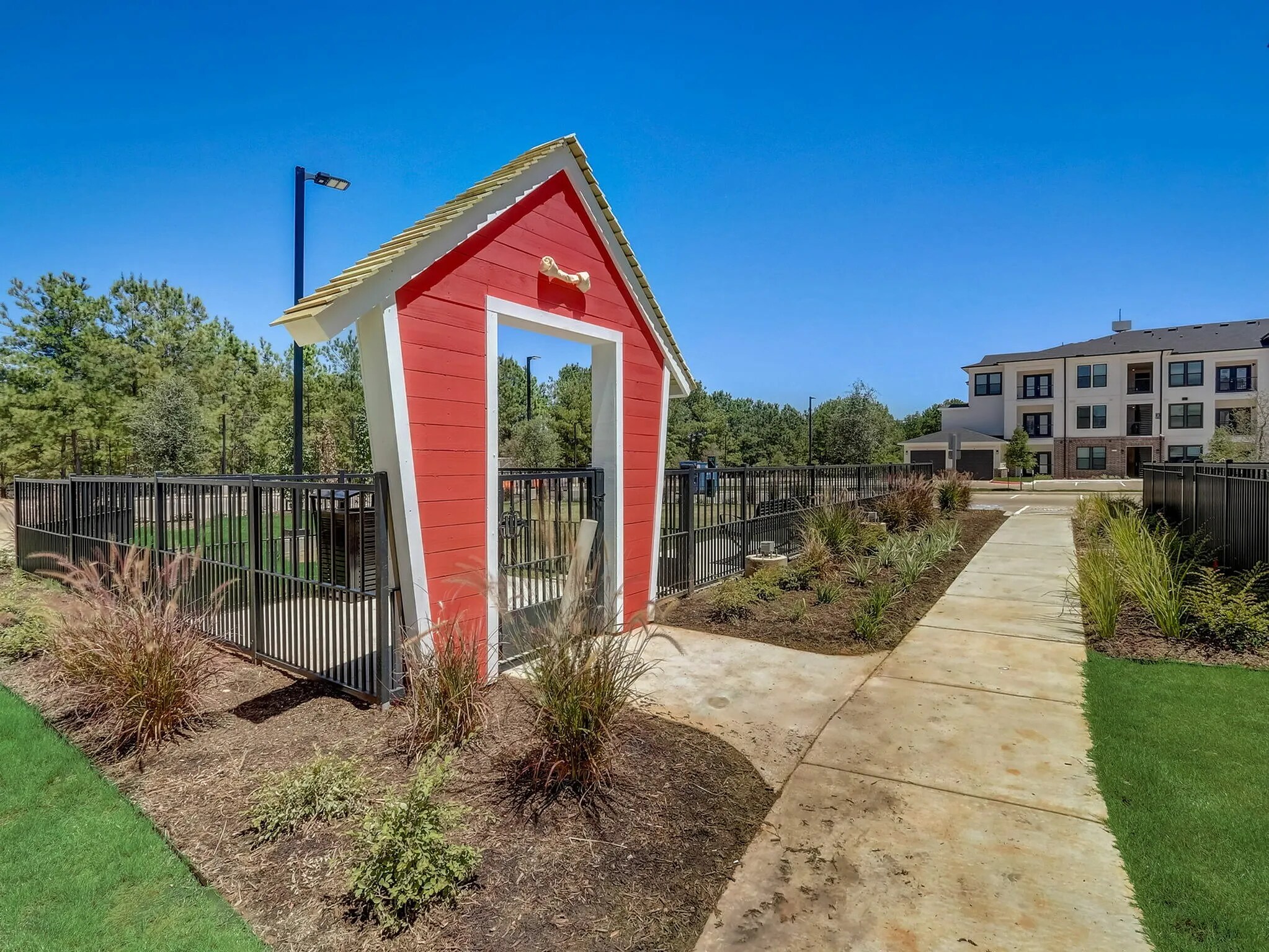 Building Photo - 1800 Central Pine St