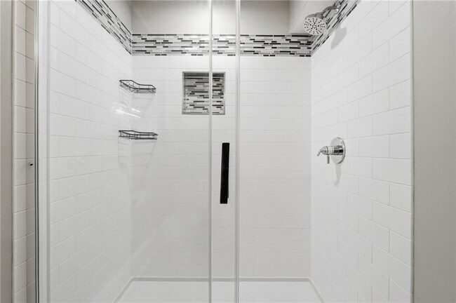 Building Photo - 826 Mentelle Dr NE