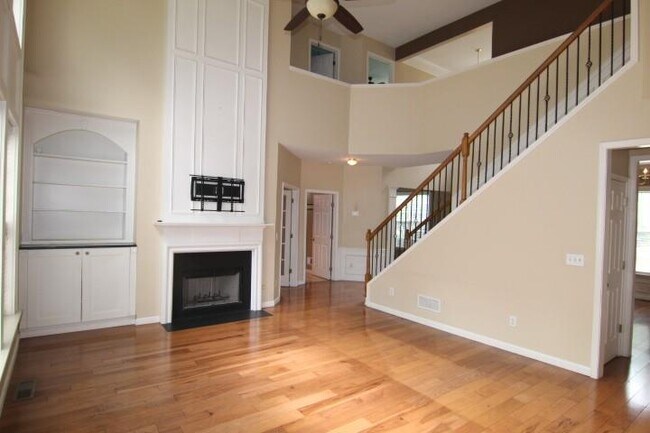 Building Photo - 565 Midhurst Pl