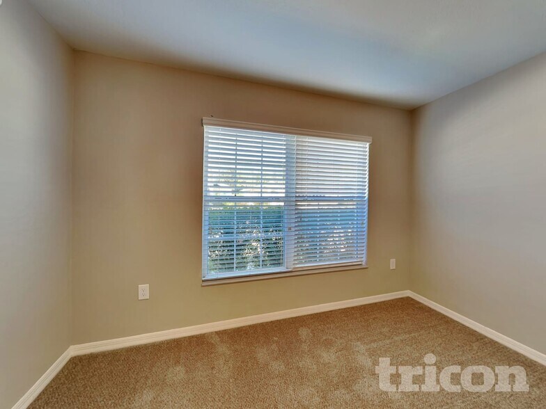 Building Photo - 1920 Bretton Ridge Dr