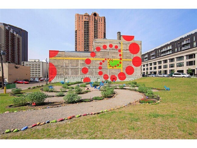 Building Photo - 66 9th St E