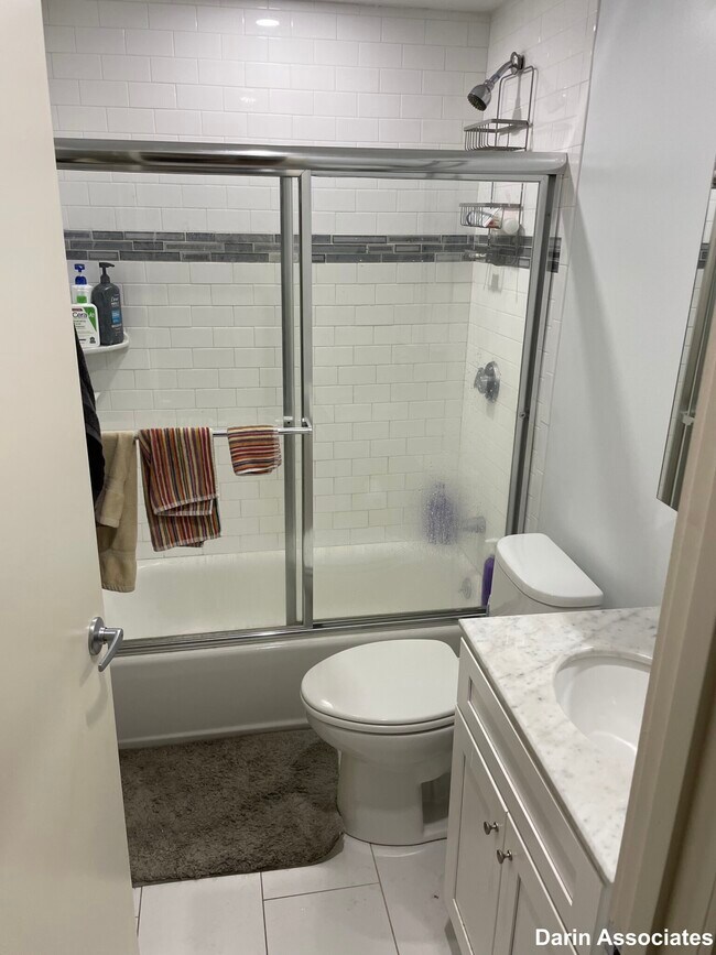 Building Photo - 37 Day St