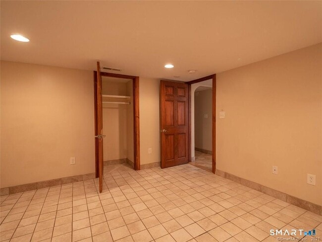 Building Photo - 467 Quinnipiac Ave
