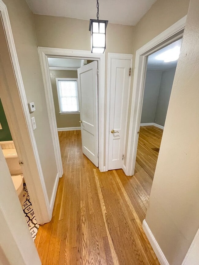 Building Photo - AVAILABLE AUGUST 15th - 2 Bed, 1 Bath With...