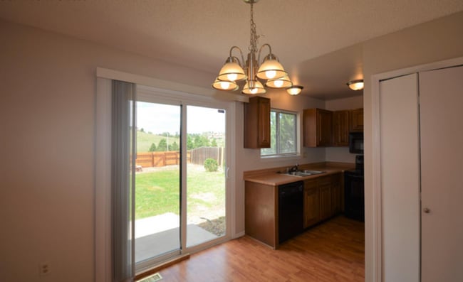 Building Photo - D20 Schools with Open Space Views!