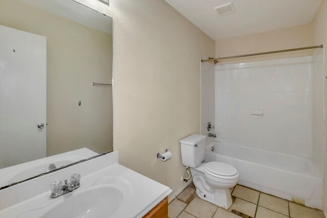 Building Photo - 18231 Valebluff Ln
