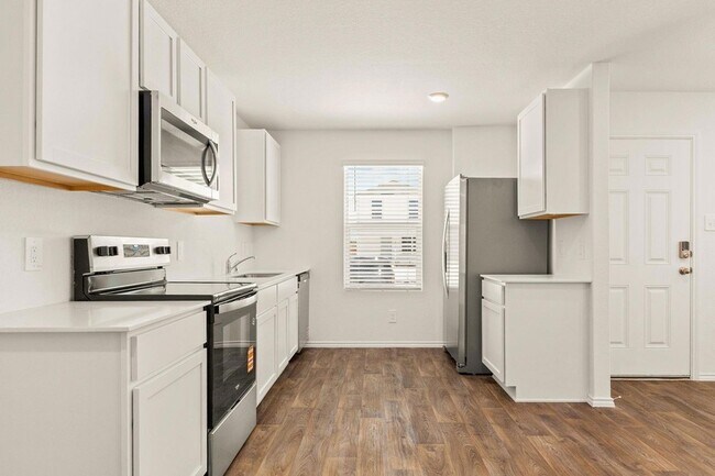 Building Photo - 14865 Cactus St