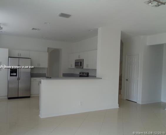 Building Photo - 3013 Woodlands Dr
