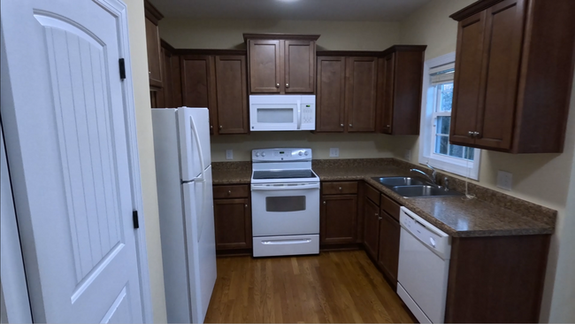 Kitchen - 313 Penn Oak Cir