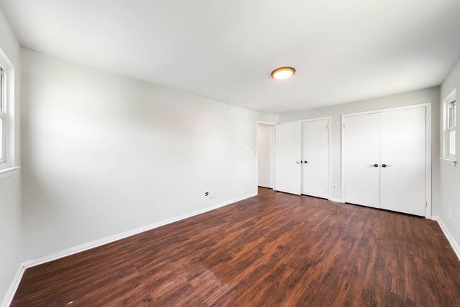 Building Photo - Spacious five bedroom home
