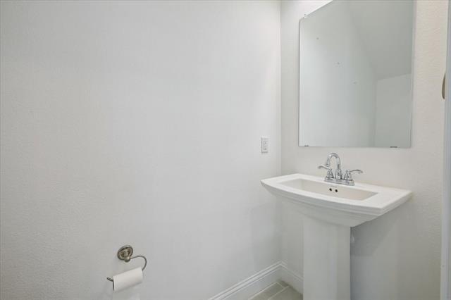 Building Photo - 4261 Shavano Dr