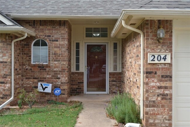 Building Photo - 204 Pinafore Dr