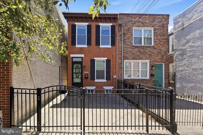 Building Photo - 2318 E Letterly St