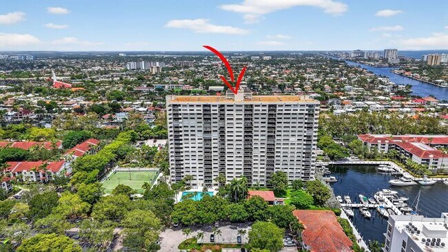 Building Photo - 3200 Port Royale Dr N