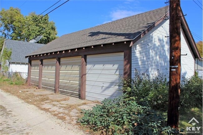 Building Photo - 1608 W Pine St