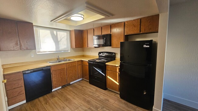 Primary Photo - Immaculate Townhome Close To UNR