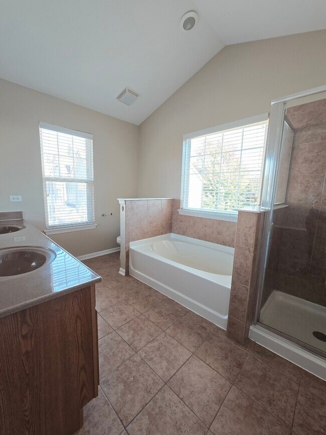 Building Photo - 3401 Kentshire Cir