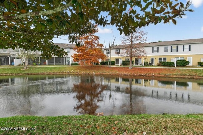 Building Photo - 411 Walnut Dr